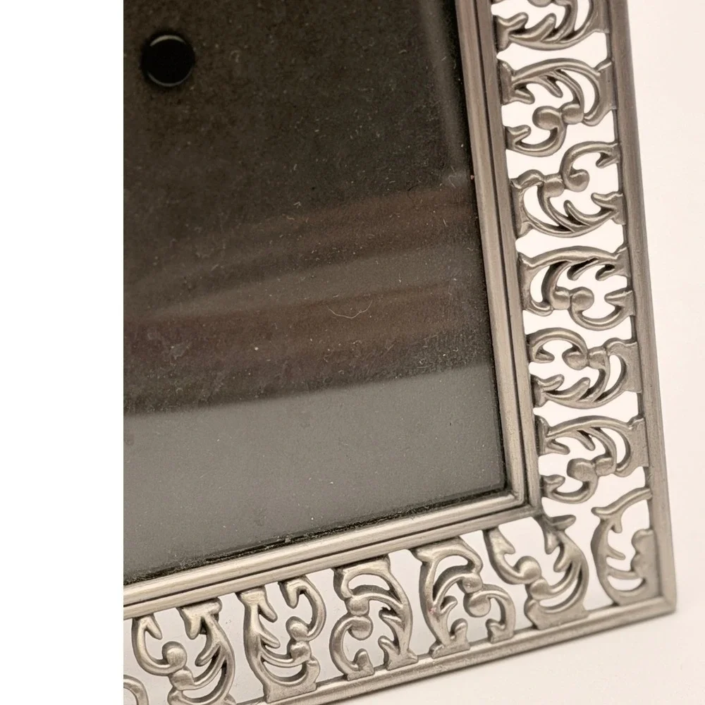Vintage Style Silver Metal Filigree Scrollwork 4x6 Tabletop Picture Frame